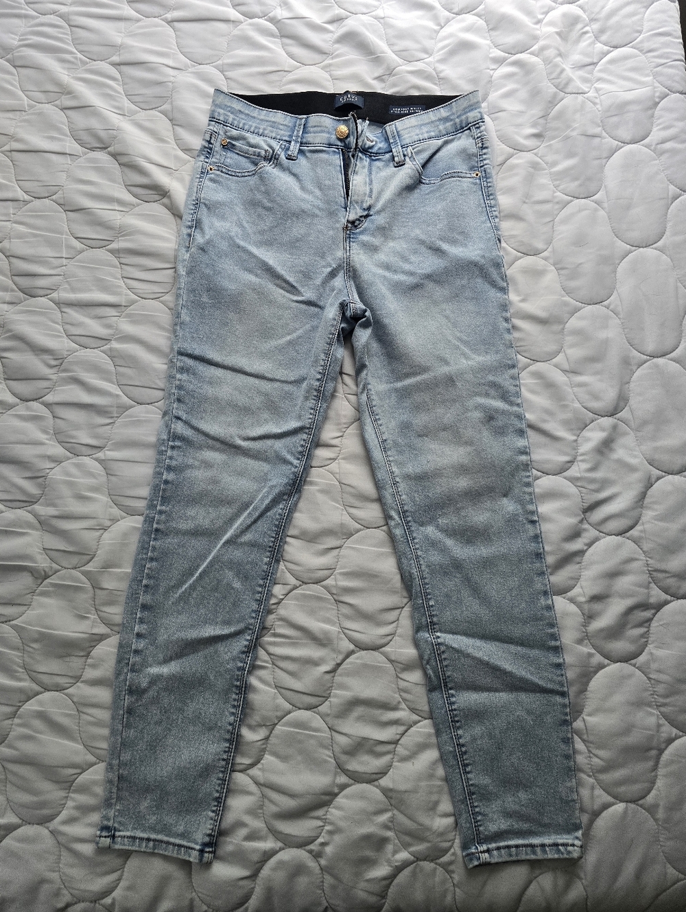 Light Wash Women’s Mid-rise Skinny Jeans
